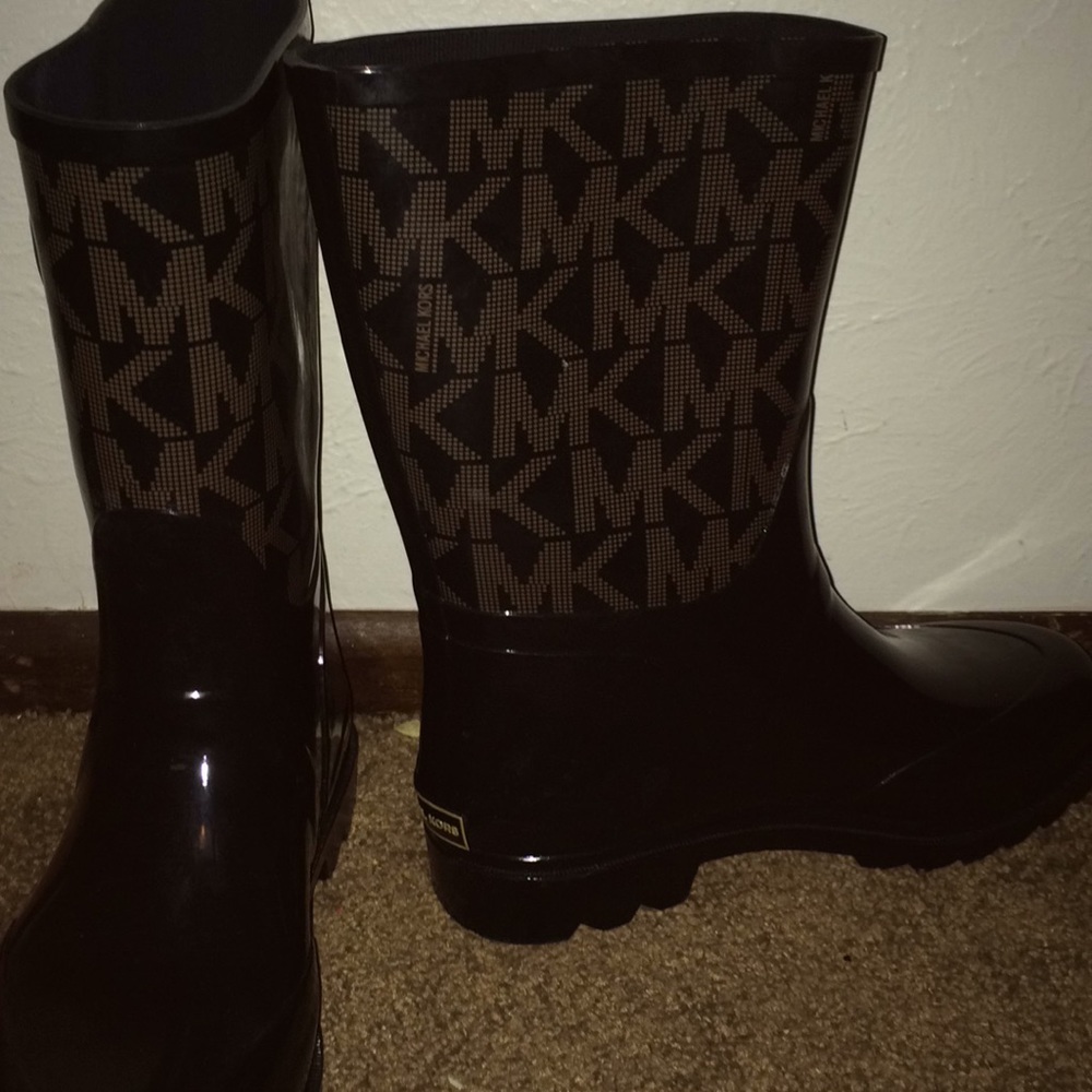 “Michael Kors” rain boots